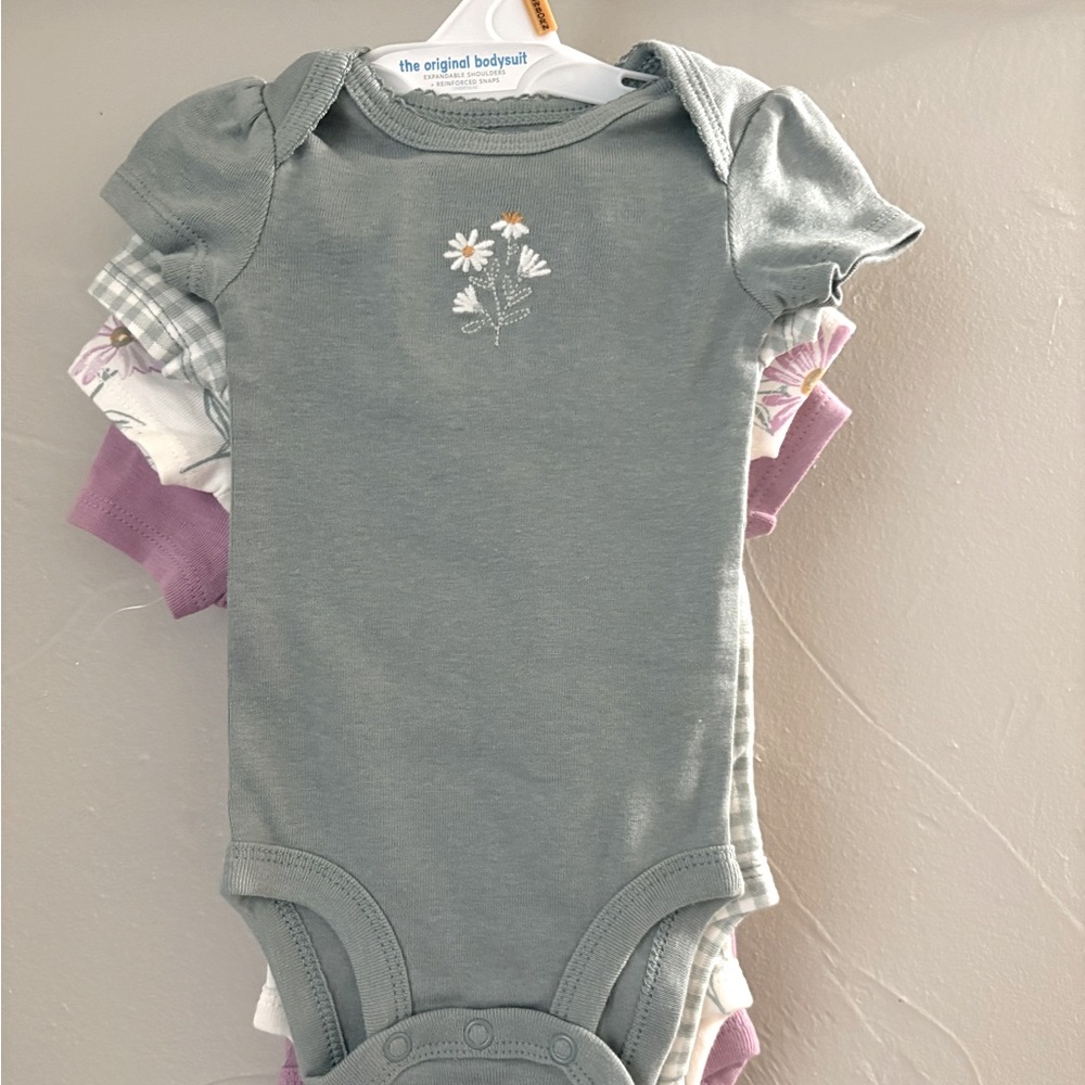 Carter's Short Sleeve Onesies, Size NB Bundle of 4